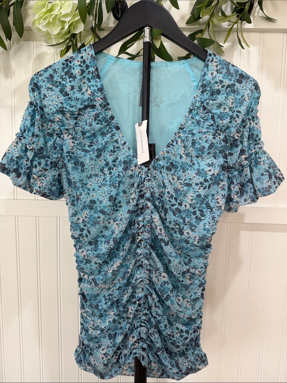 NWT! #927 ANTHROPOLOGIE Blue Floral Ruched V-Neck Blouse Short Sleeve